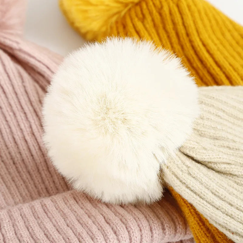 Bonnet à Gros Pompon Moelleux en Maille pour le Ski