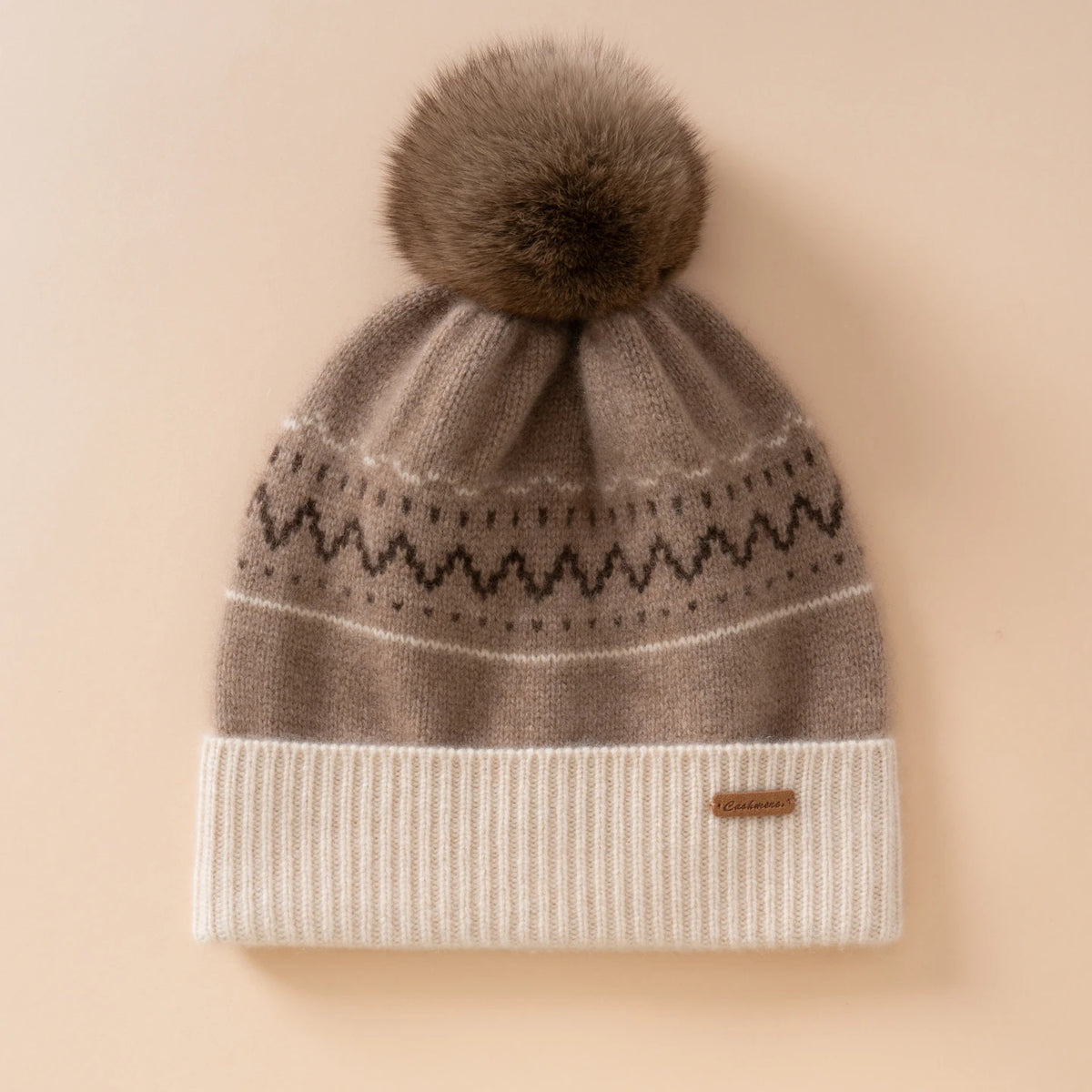 Bonnet Jacquard Nordique en Cachemire à Pompon Fourrure