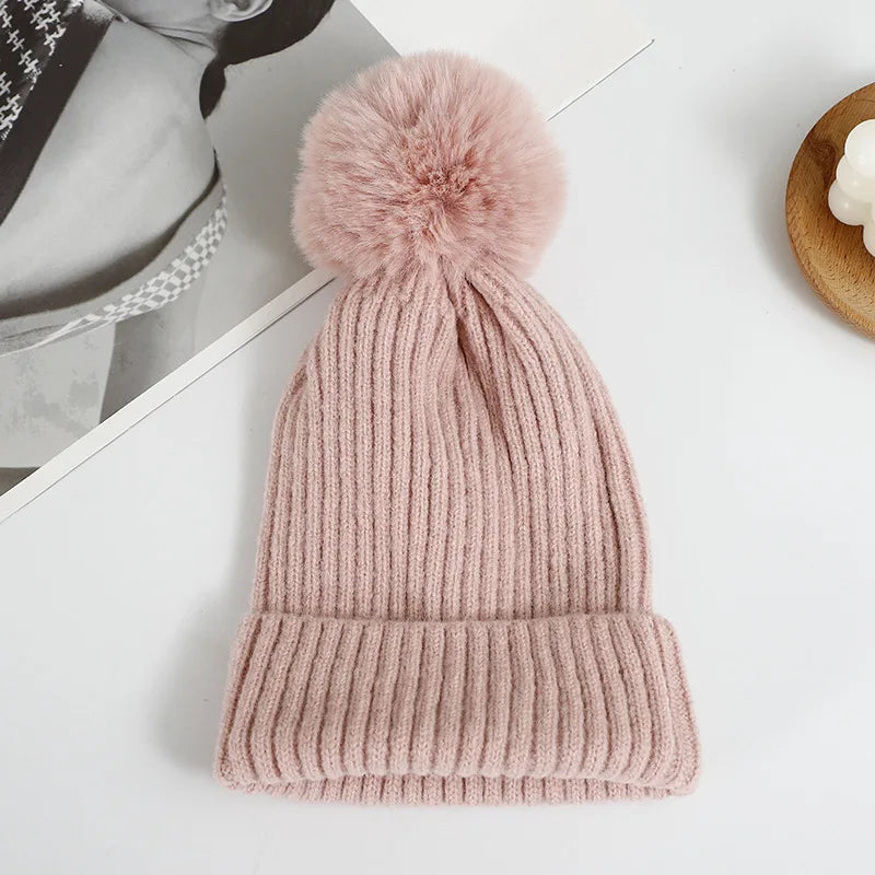 Bonnet à Gros Pompon Moelleux en Maille pour le Ski