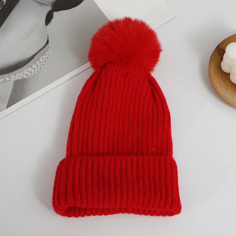Bonnet à Gros Pompon Moelleux en Maille pour le Ski