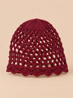 Gorro calado de mujer, elegante y ligero, color rojo, vista de tres cuartos en la fotografía del producto