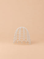 Bonnet ajouré perlé au crochet pour femme, coloris blanc, vue de face