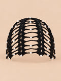 Bonnet bandana femme noir au crochet ajouré perlé, vue de face sur fond pêche sable