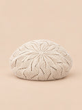 Béret d'artiste en maille fine Beige-2, vue de face sur fond pêche sable
