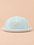 Béret bibi ajouré blanc, vue de face sur fond pêche sable