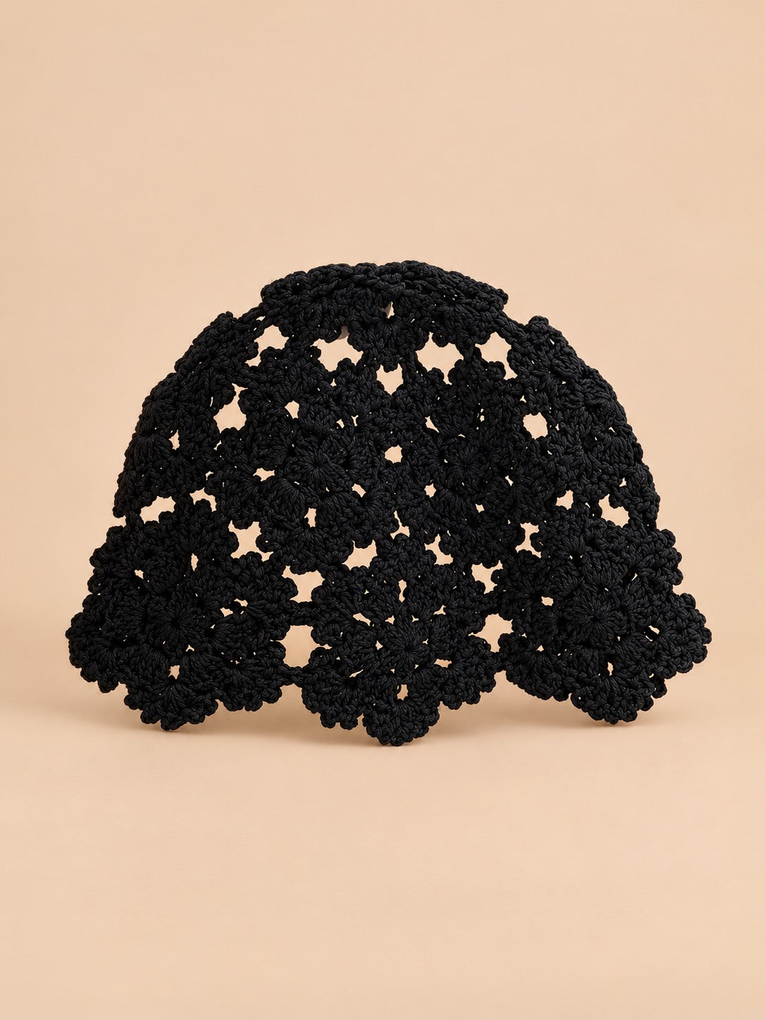 Béret en dentelle à fleurs au crochet, coloris Noir, vue de face