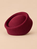 Boina elegante de mujer de lana afieltrada para ceremonia, color burdeos, forma pork pie, vista frontal