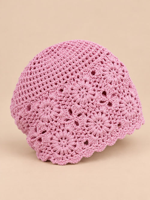 Boina de mujer de punto calado con flores para verano, color rosa, vista de tres cuartos