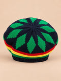 Boina rasta de punto con estampado multicolor, modelo 1 con motivos verdes, fotografiada de frente