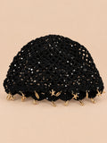 Boina retro calada de ganchillo con flecos de estrellas, color negro, estrellas doradas, vista frontal