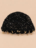 Boina retro calada de ganchillo con flecos de estrellas, color negro, estrellas doradas, vista frontal