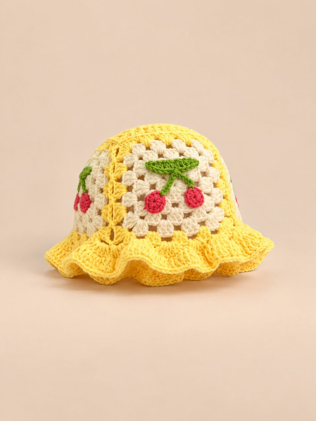 Gorro de pescador de ganchillo con flores, estilo coreano, modelo 11, vista de tres cuartos