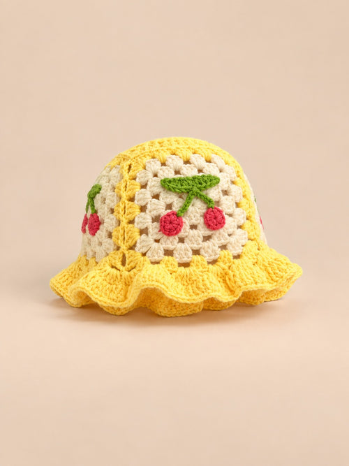 Bob au crochet fait main à fleurs, modèle 11, vue de trois quarts