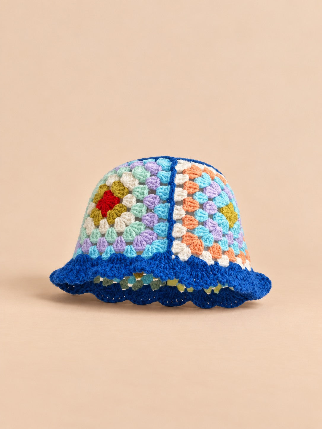 Bob au crochet fait main à fleurs, modèle 20, vue de face