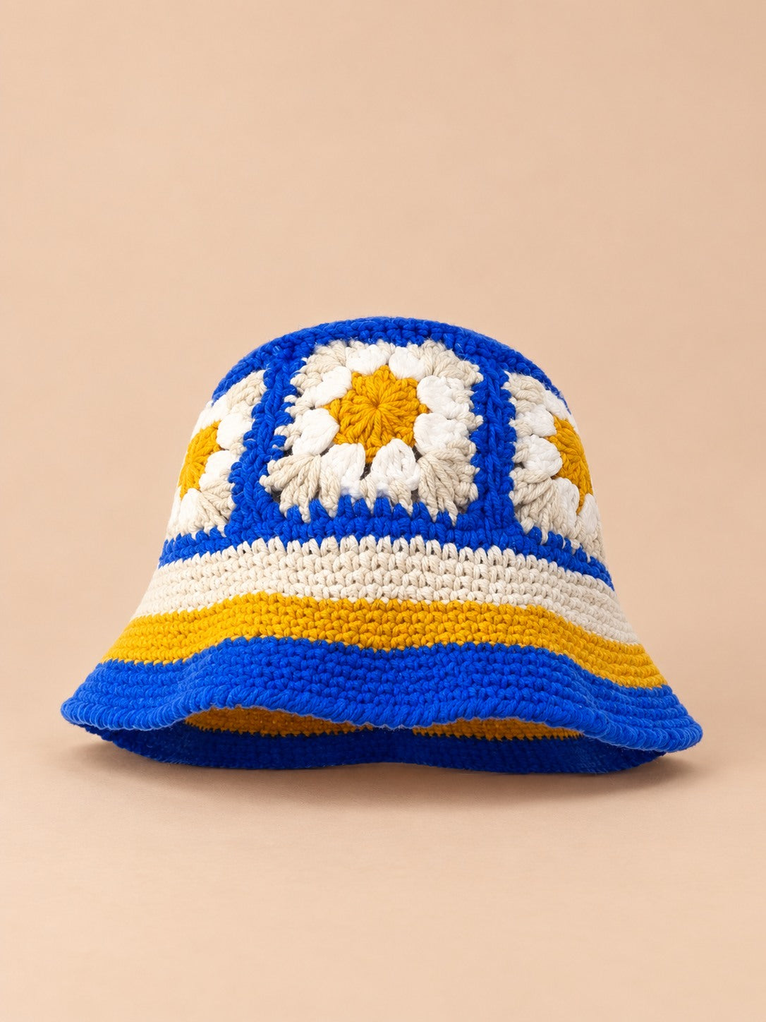 Bob au crochet fait main à fleurs, modèle 21, vue de face