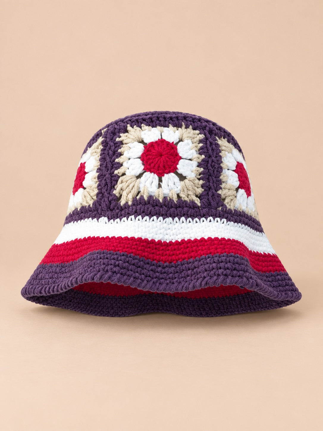 Bob au crochet fait main à fleurs, modèle 22, vue de face