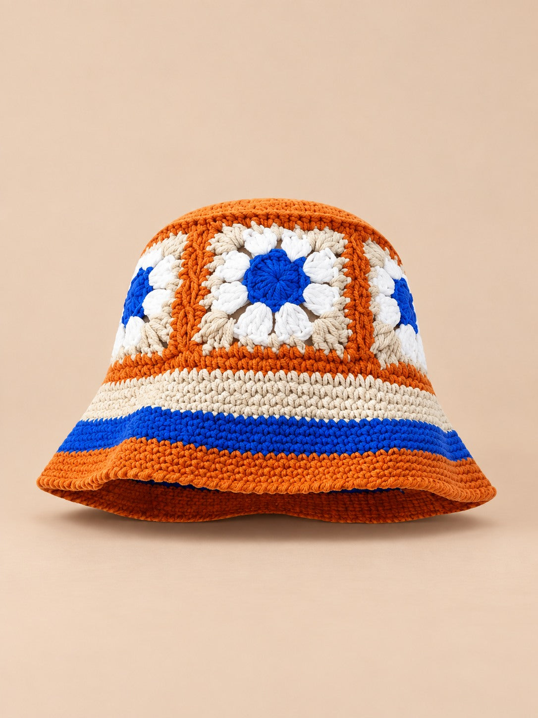 Bob au crochet fait main à fleurs, modèle 23, vue de face