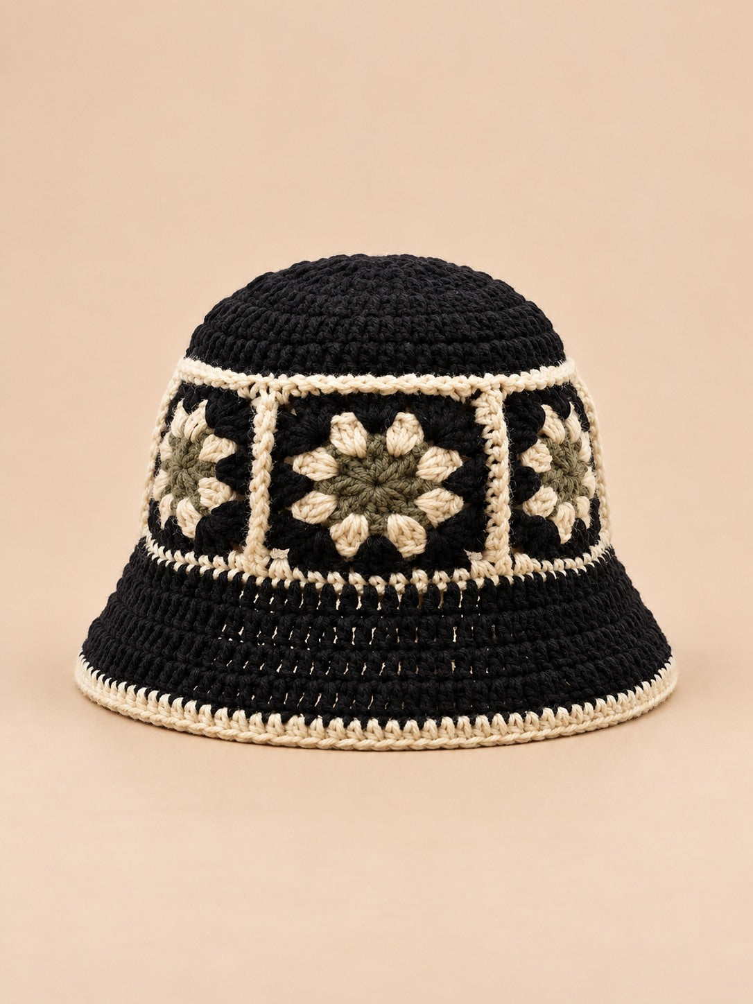 Bob au crochet fait main à fleurs, modèle 3, vue de face
