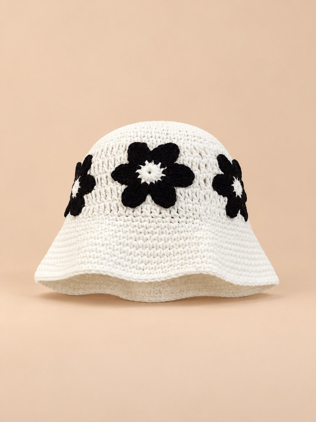 Bob au crochet fait main à fleurs, modèle 8, vue de face