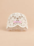 Gorro bohemio de mujer a ganchillo con perlas y pompones, color blanco, vista frontal