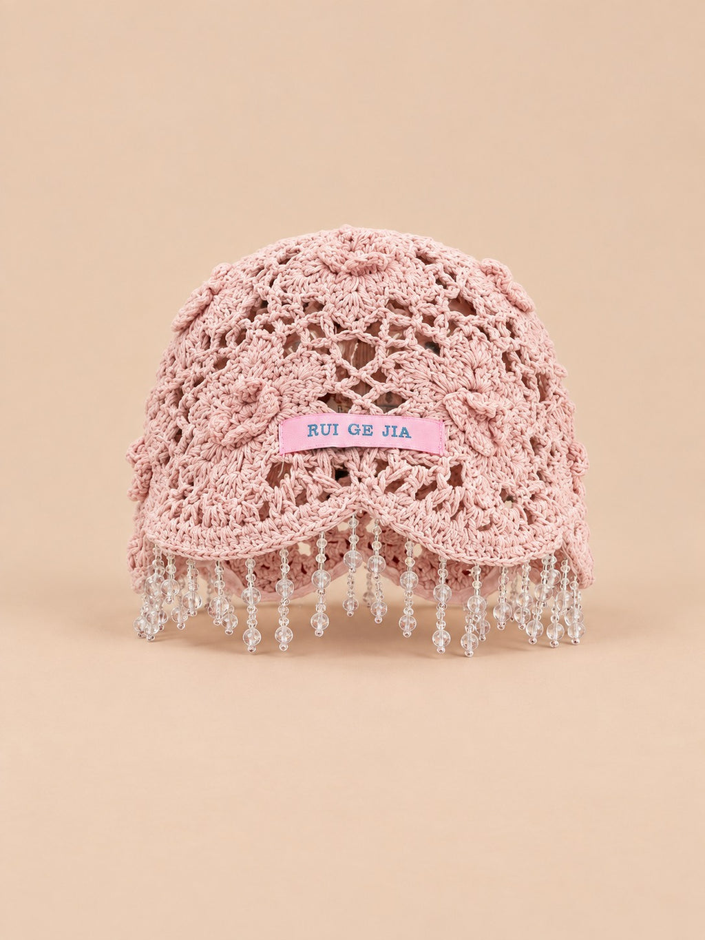 Bonnet bohème au crochet à perles et pompons, rose, vue de face