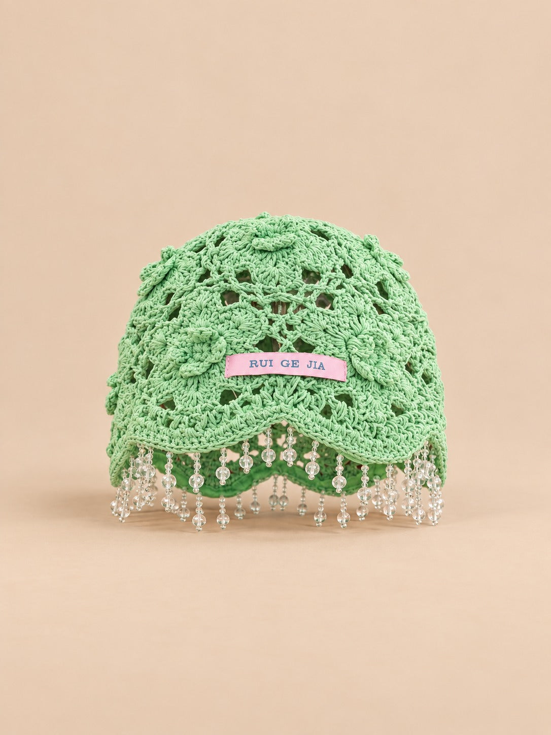 Bonnet bohème au crochet à perles et pompons, vert, vue de face