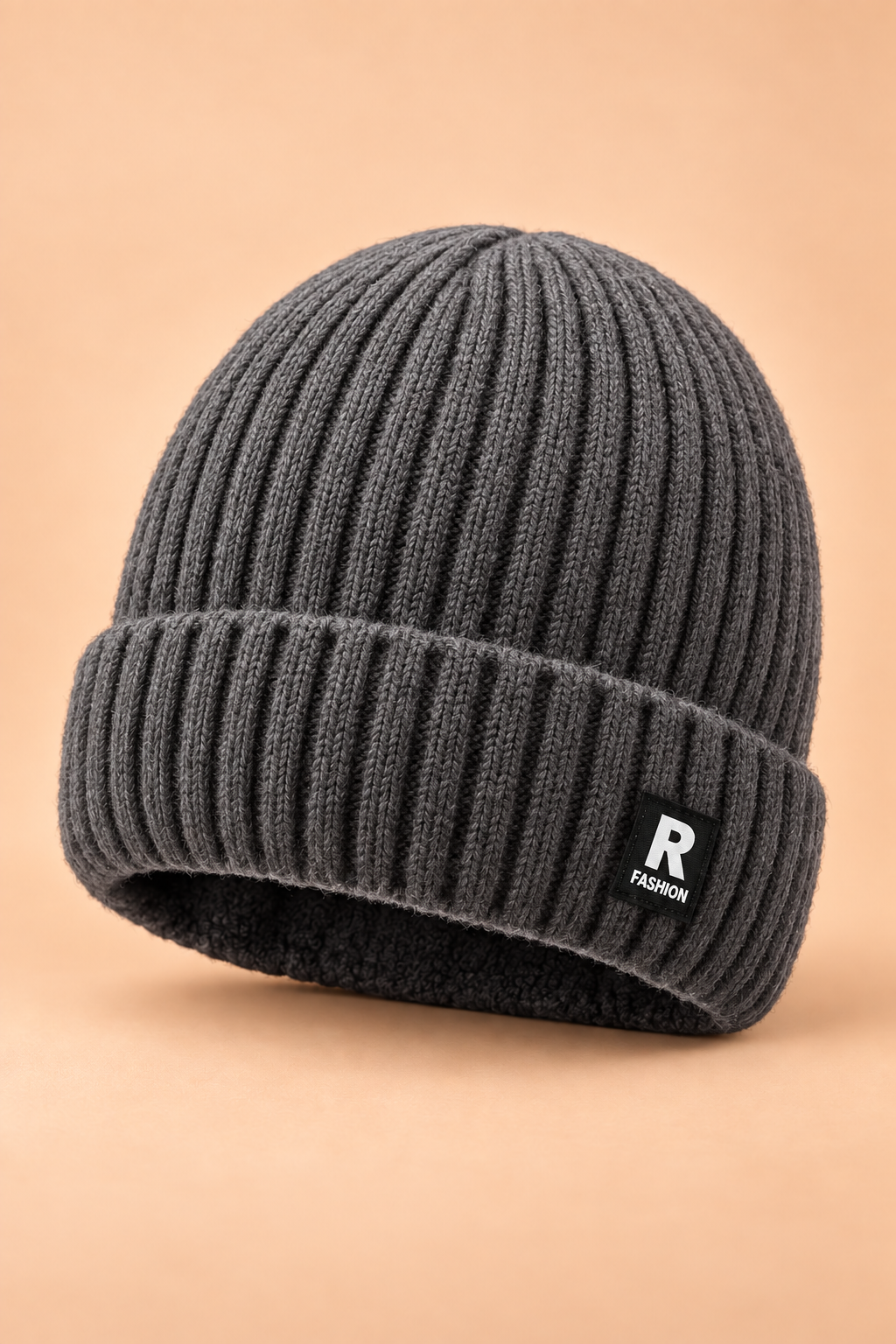 Gorro grueso de mezcla de lana con forro polar, color gris, vista de tres cuartos