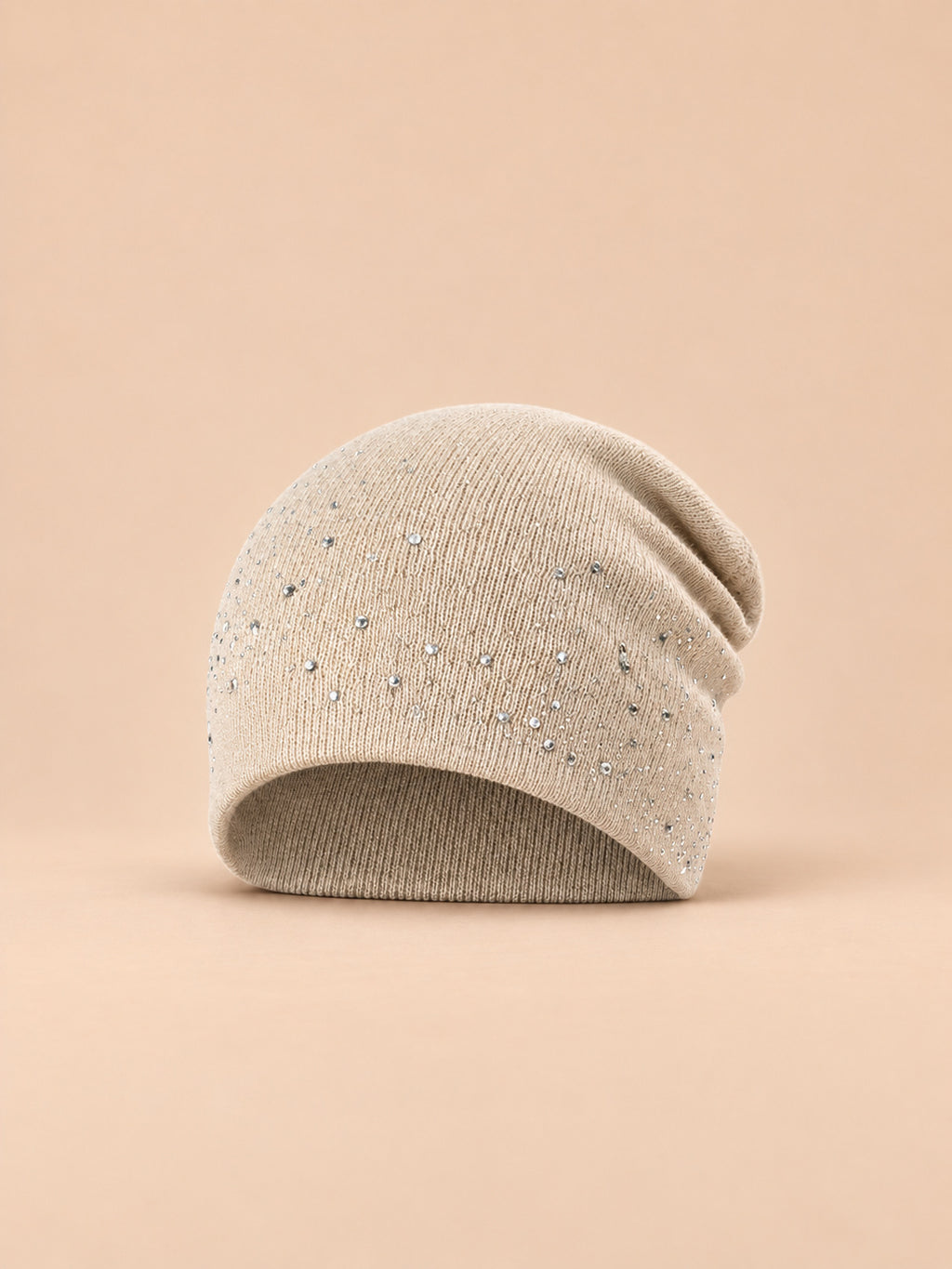 Gorro de mujer de punto con strass, estilo streetwear, color beige, vista frontal