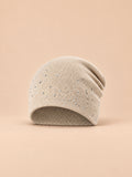 Gorro de mujer de punto con strass, estilo streetwear, color beige, vista frontal