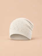 Gorro de mujer de punto con strass, estilo streetwear, color blanco, vista frontal