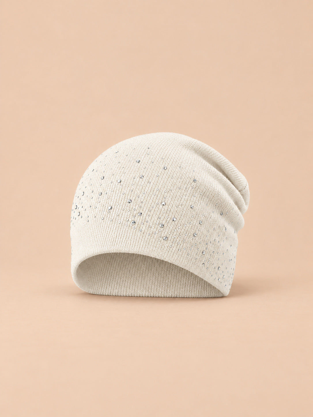 Gorro de mujer de punto con strass, estilo streetwear, color blanco, vista frontal