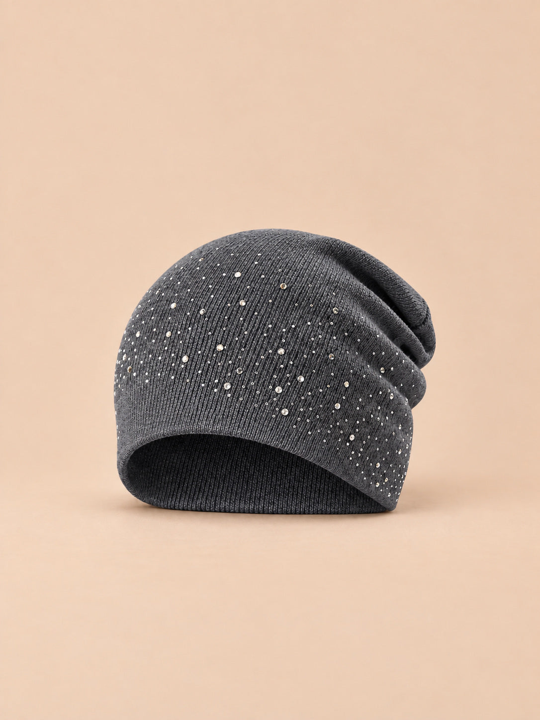 Gorro de mujer de punto con strass, estilo streetwear, color gris oscuro, vista frontal