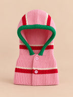 Cagoule bébé en laine rayée modèle C, vue de face, fond pêche sable