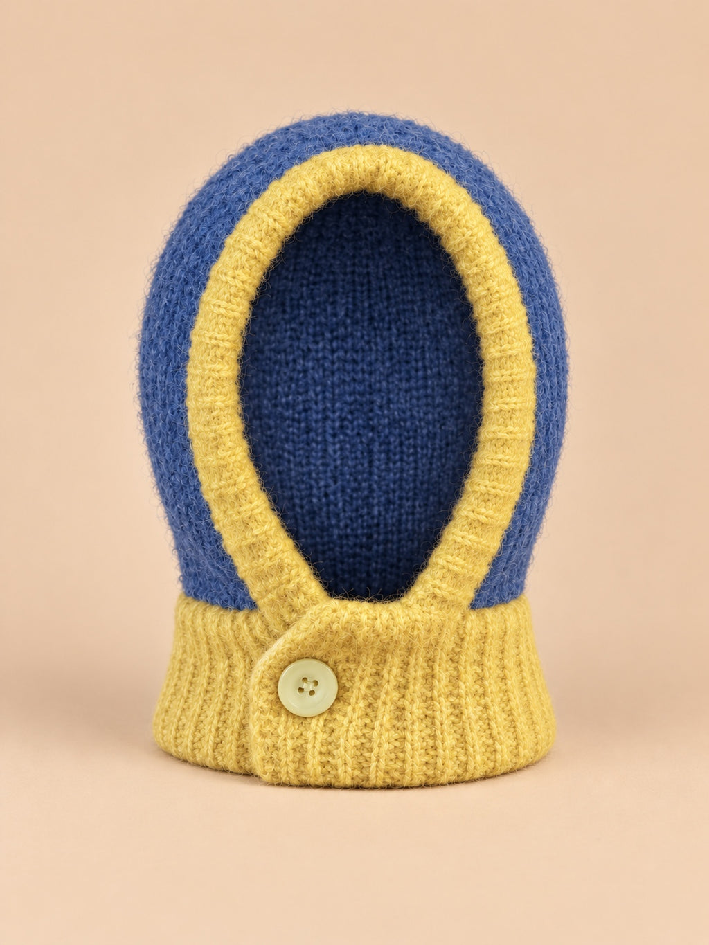 Pasamontañas de mujer con bufanda integrada para esquí, colores azul y amarillo, vista frontal