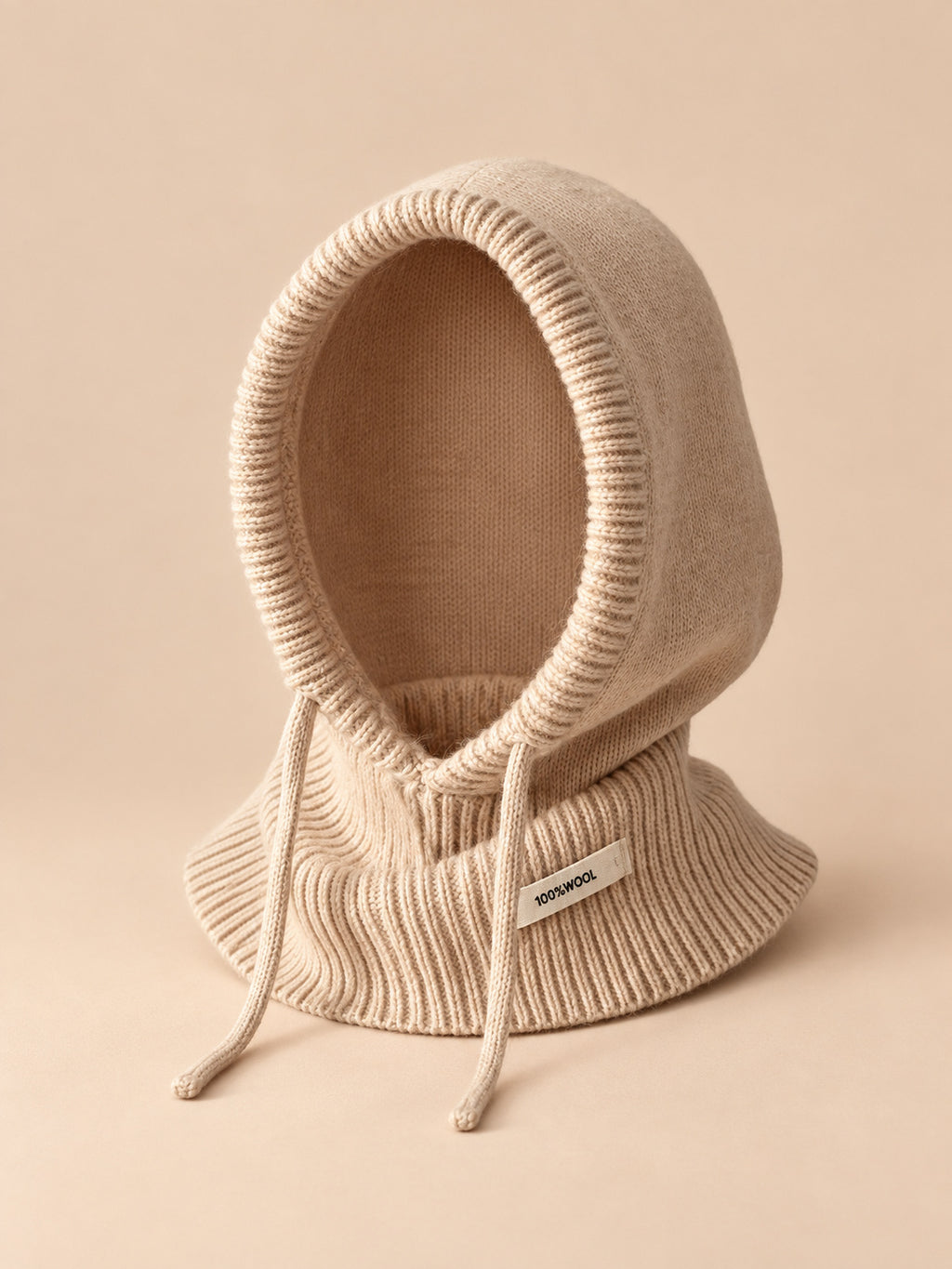 Cagoule femme en laine beige, col intégré et cordons, vue de face