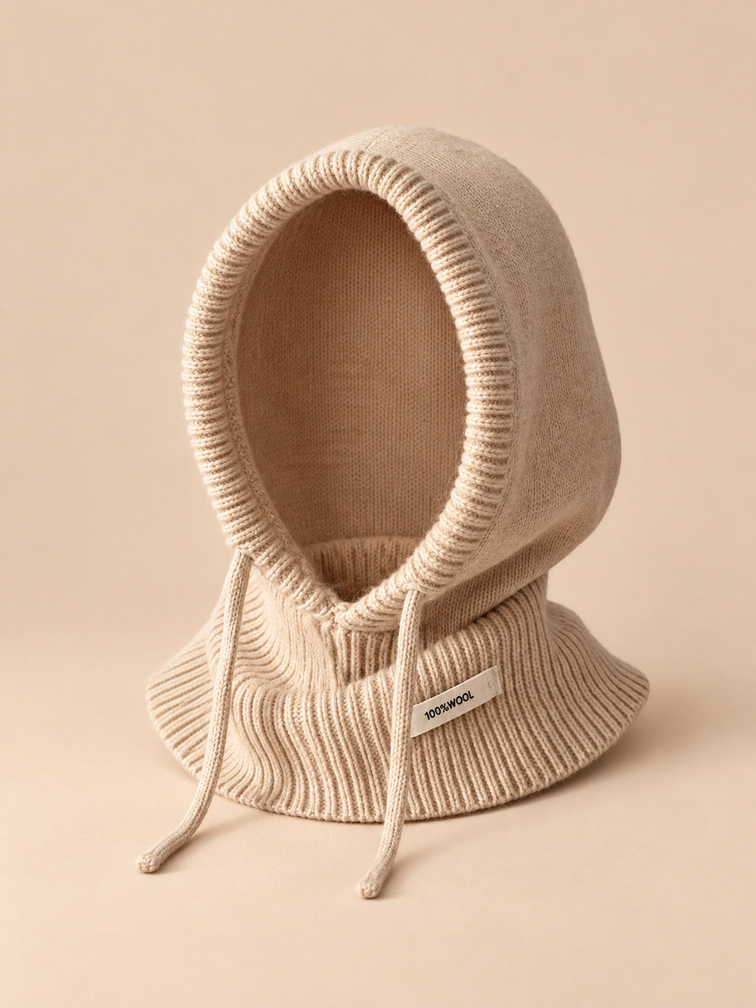 Cagoule femme en laine beige, col intégré et cordons, vue de face