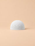 Calotte au crochet blanche à motif géométrique ajouré, vue de face