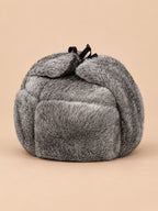 Chapka homme en fourrure de lapin gris naturel, vue de face.