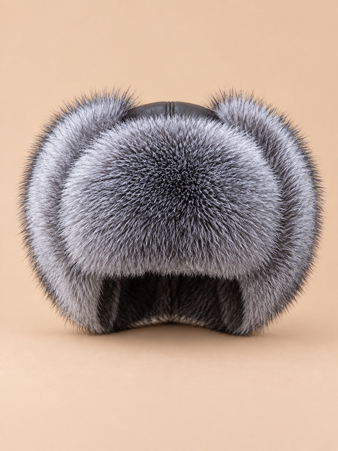 Chapka russe homme en fourrure renard argente, vue de face
