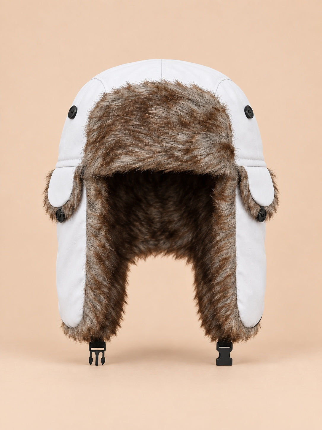 Chapka trappeur doublée fausse fourrure blanc, vue de face.