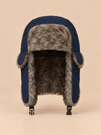 Gorro de trampero de hombre con orejeras y barboquejo, color azul marino, vista frontal