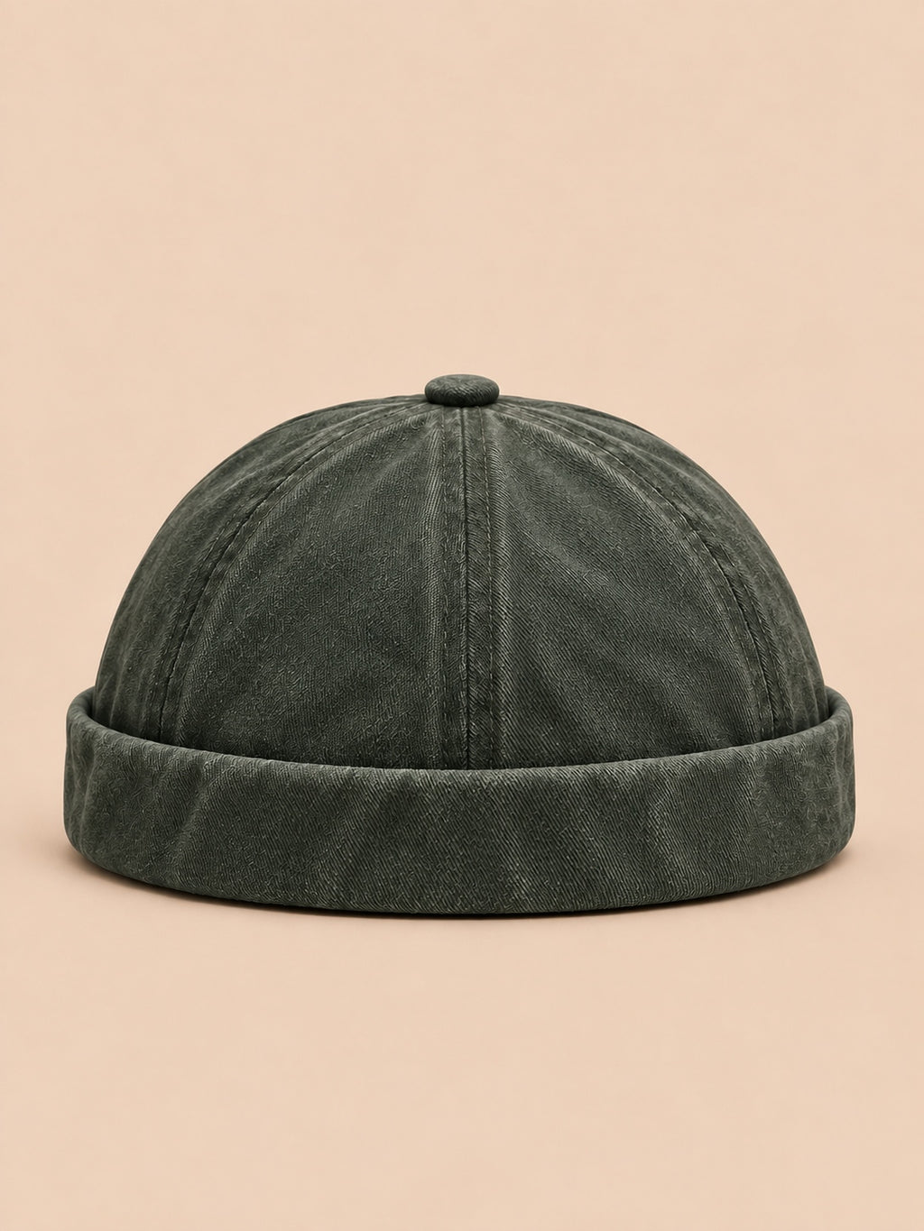 Bonnet docker délavé rétro vert foncé, vue de face.