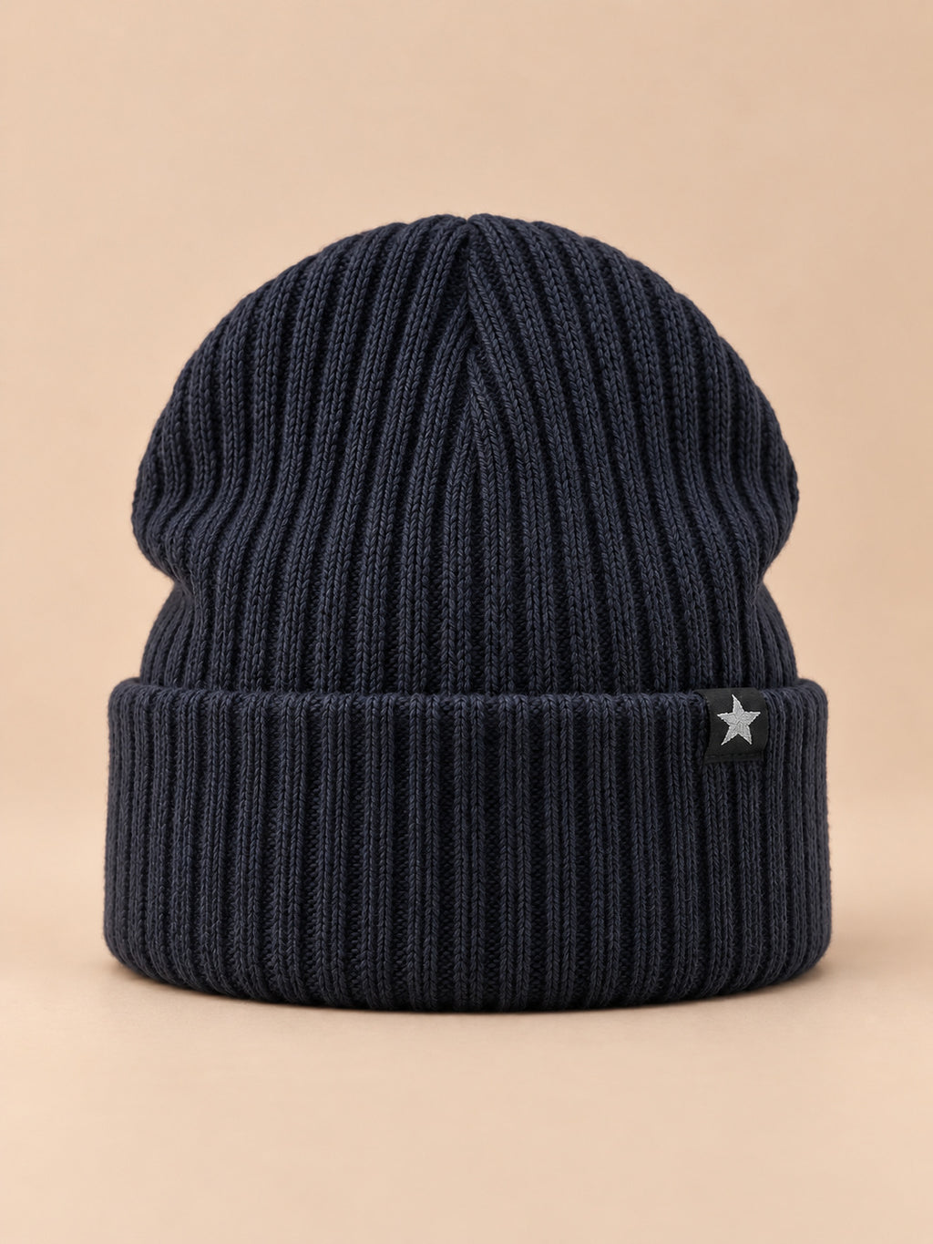 Bonnet homme bleu côtelé à revers avec étiquette étoile, vue de face
