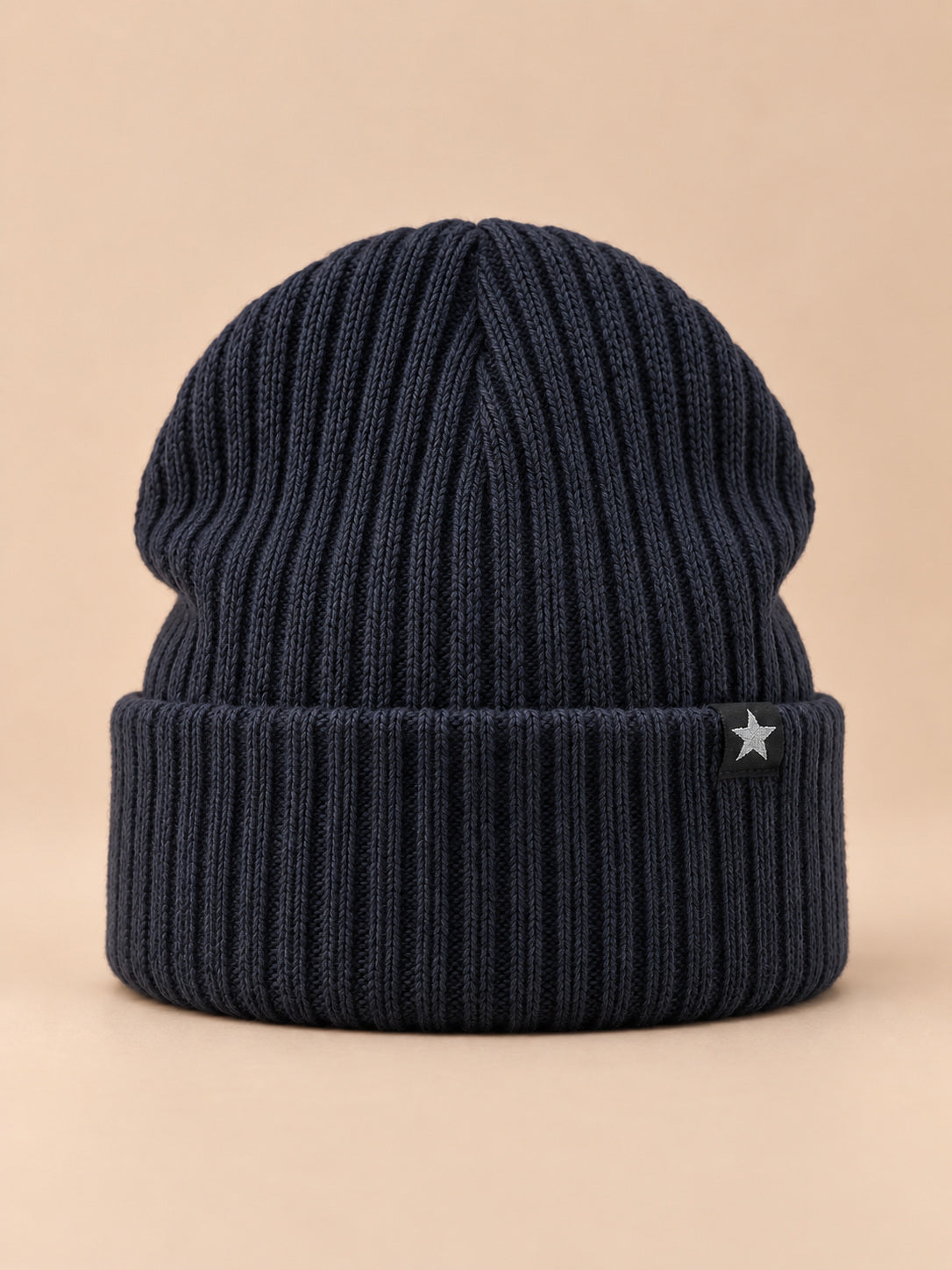 Bonnet homme bleu côtelé à revers avec étiquette étoile, vue de face