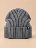 Gorro de hombre de punto liso cálido de doble capa, color gris, vista frontal en la fotografía del producto
