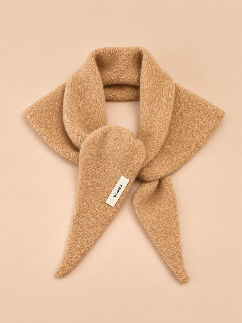 Bufanda triangular de pura lana, chal ligero de mujer, db031-04p, color camel, vista frontal