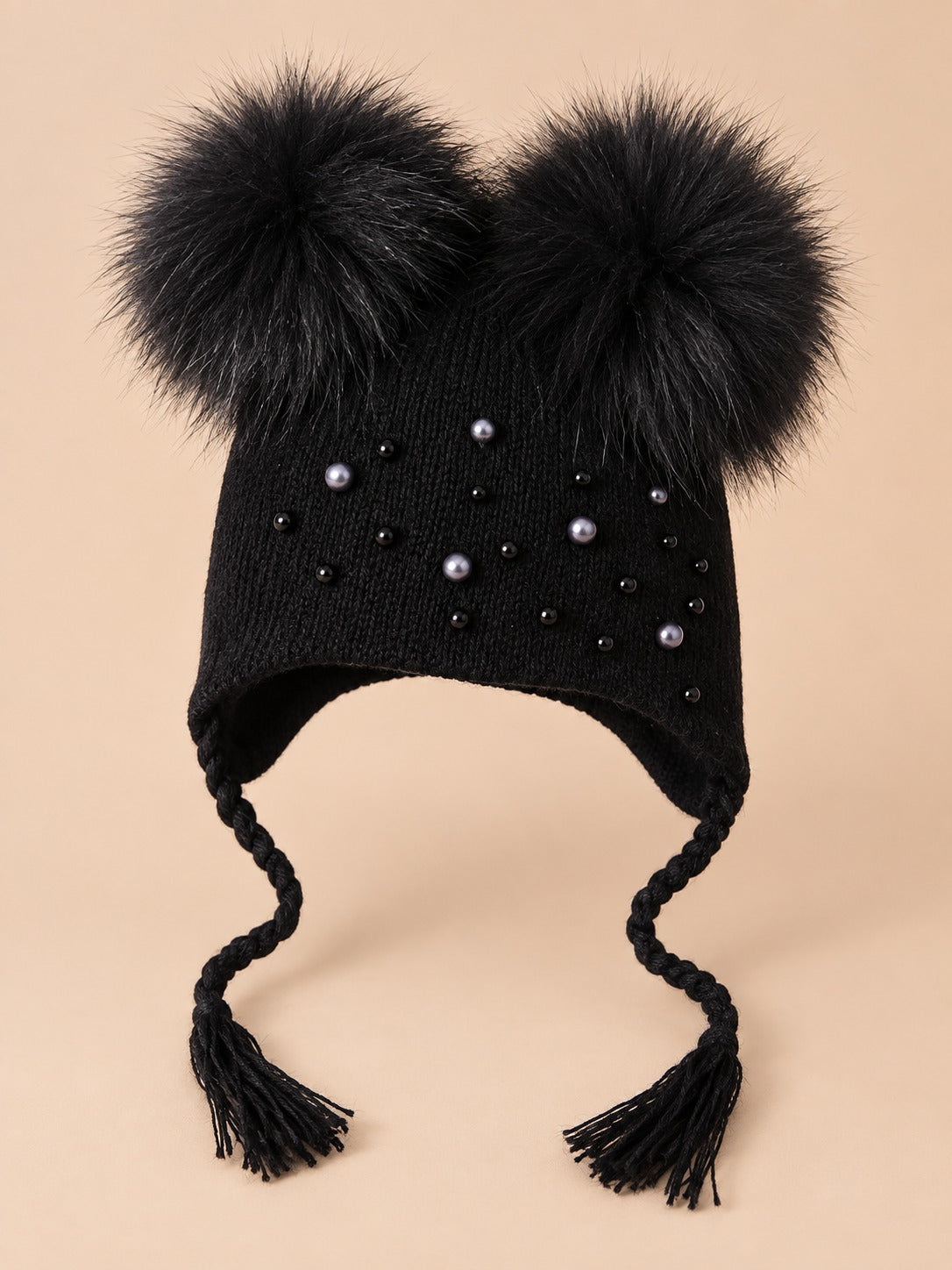 Bonnet enfant à deux pompons en fourrure, noir pompons assortis vue de face