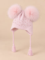Gorro infantil con doble pompón de pelo de mapache, pompones a juego, color rosa, vista de tres cuartos