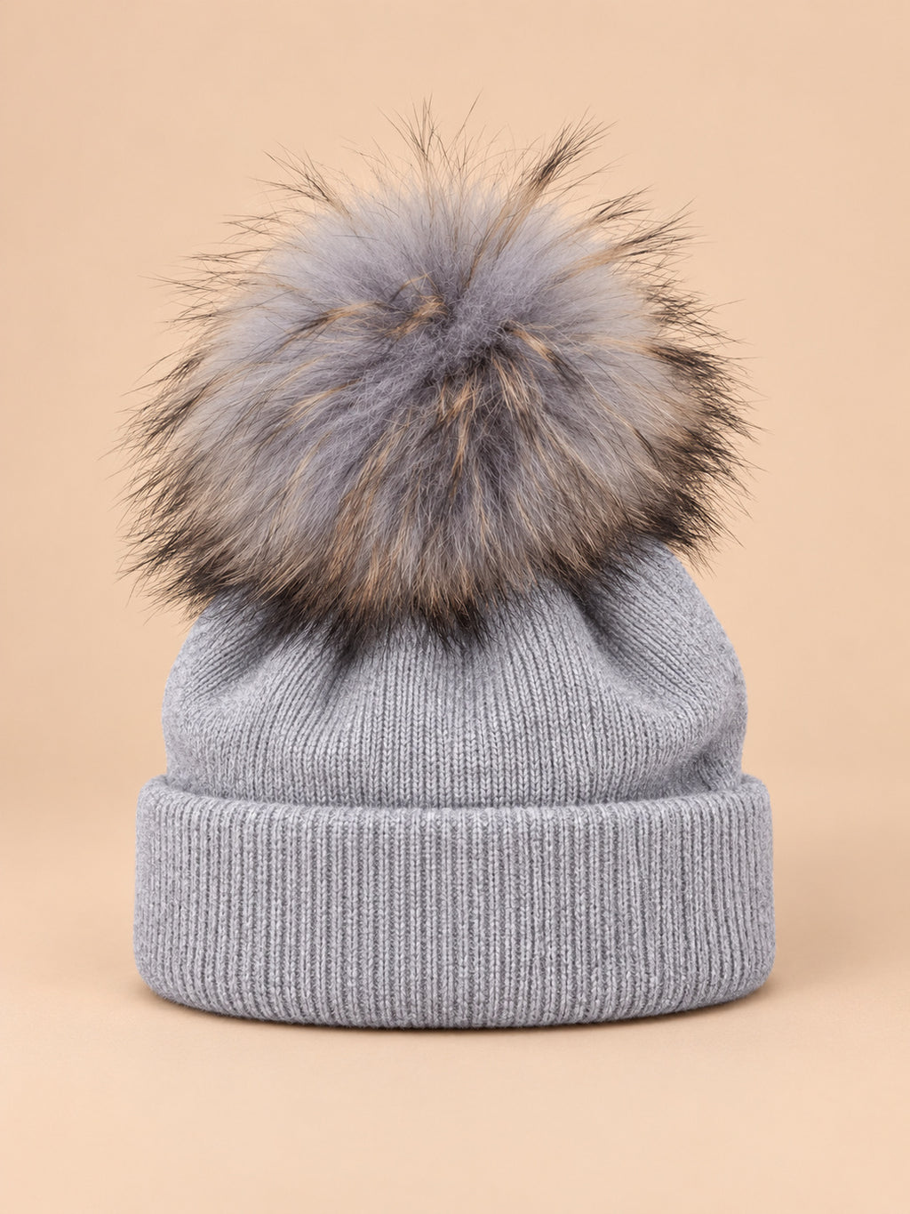 Gorro infantil en mezcla de lana con pompón de pelo, color gris claro, vista frontal