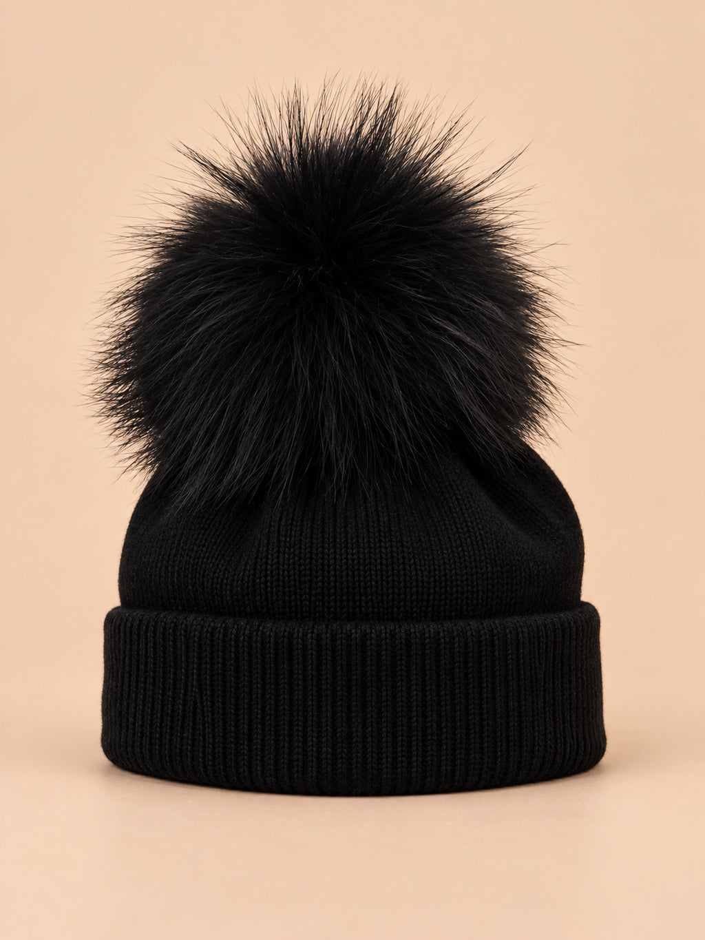 Gorro infantil en mezcla de lana con pompón de pelo, color negro, vista frontal en la fotografía del producto